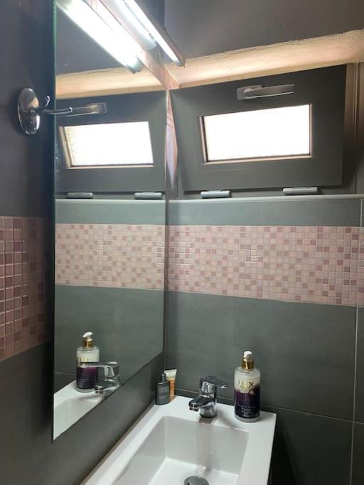 Hidden Nest Apartment Rodhia  ภายนอก รูปภาพ